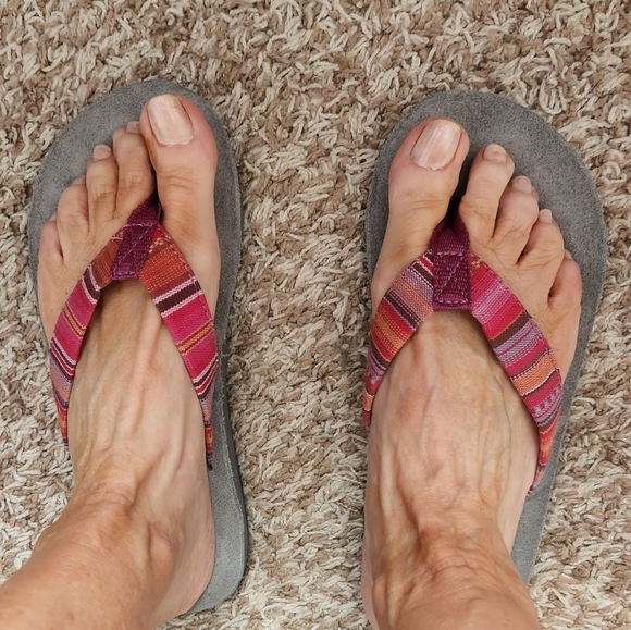 Eddie Bauer Sandals - Picture 1 of 3